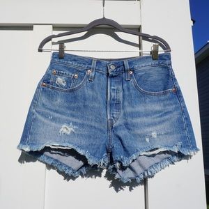 Levi’s 501 Women’s Denim Shorts size 27
